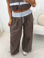 Parachute broek Sofia 8010 choco