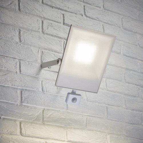 Saxby Scimitar PIR IP44 50W cool white wall - textured White Saxby Scimitar PIR IP44 50W cool white wall - textured White