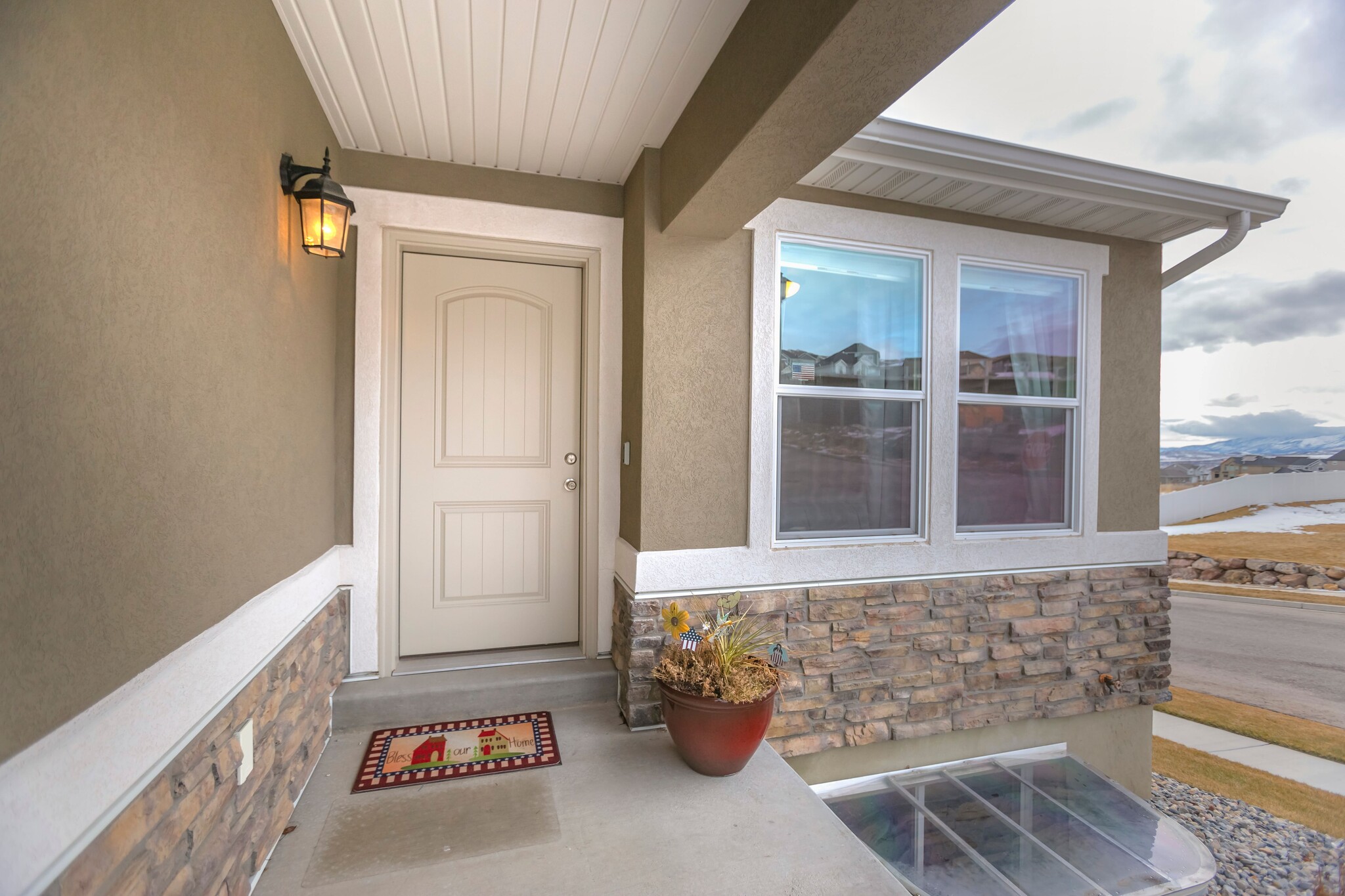 The Do’s and Don’ts of Installing Outdoor Wall Lighting at Home