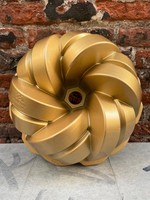 https://cdn.webshopapp.com/shops/283225/files/390152860/150x200x1/nordic-ware-braided-bundt.jpg