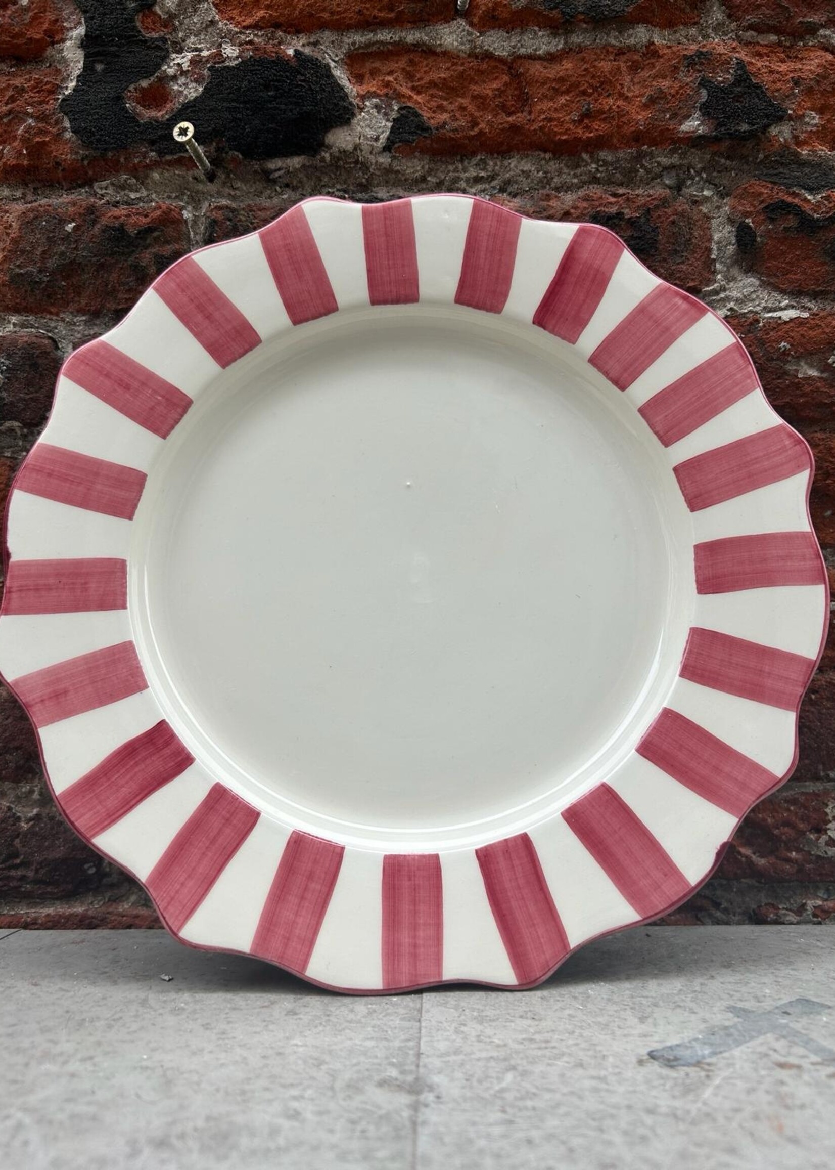 Anna + Nina Anna + Nina Scalloped Dinner Plate 'Pink'