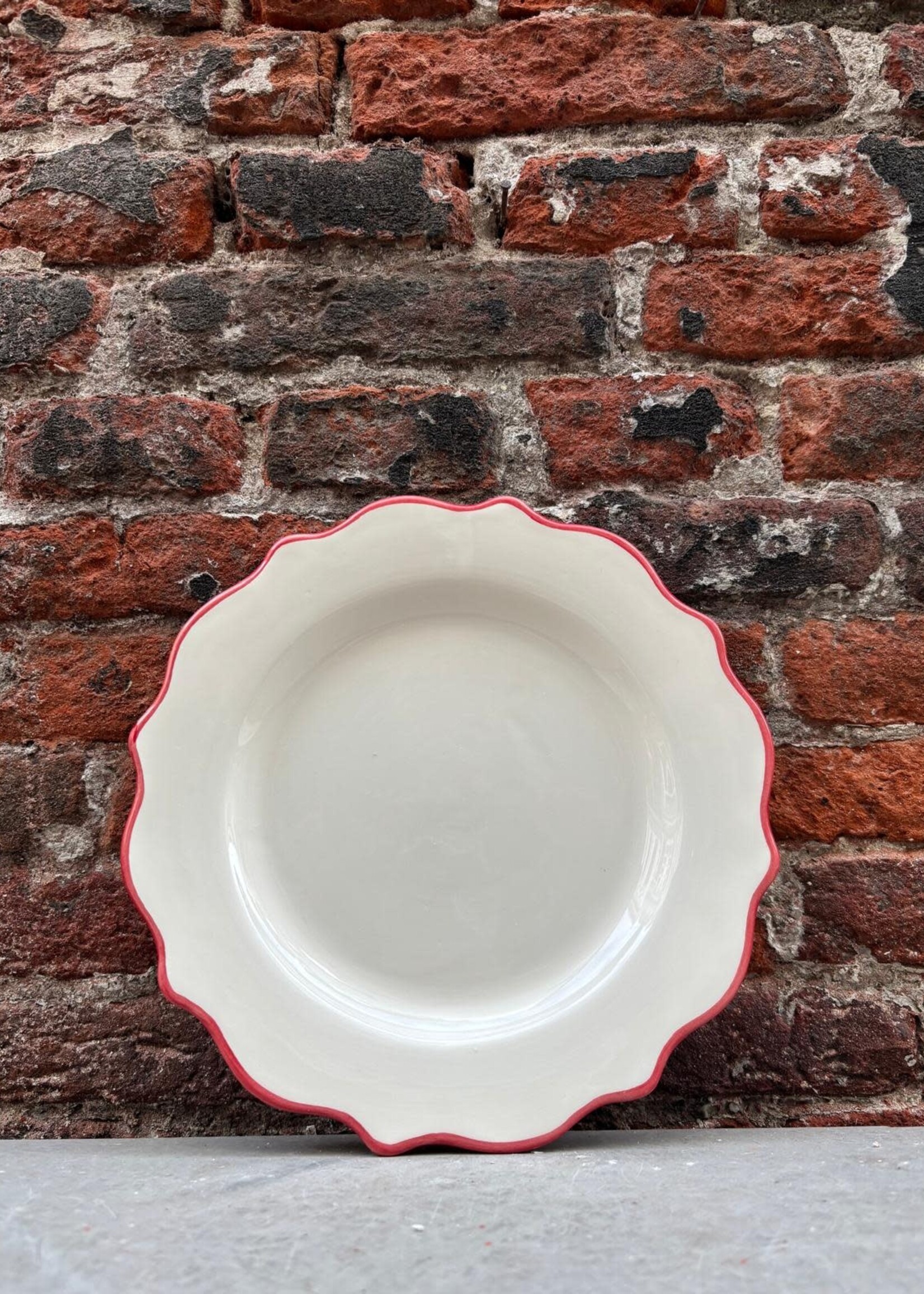 Anna + Nina Anna + Nina Carmine Scalloped Breakfast Plate