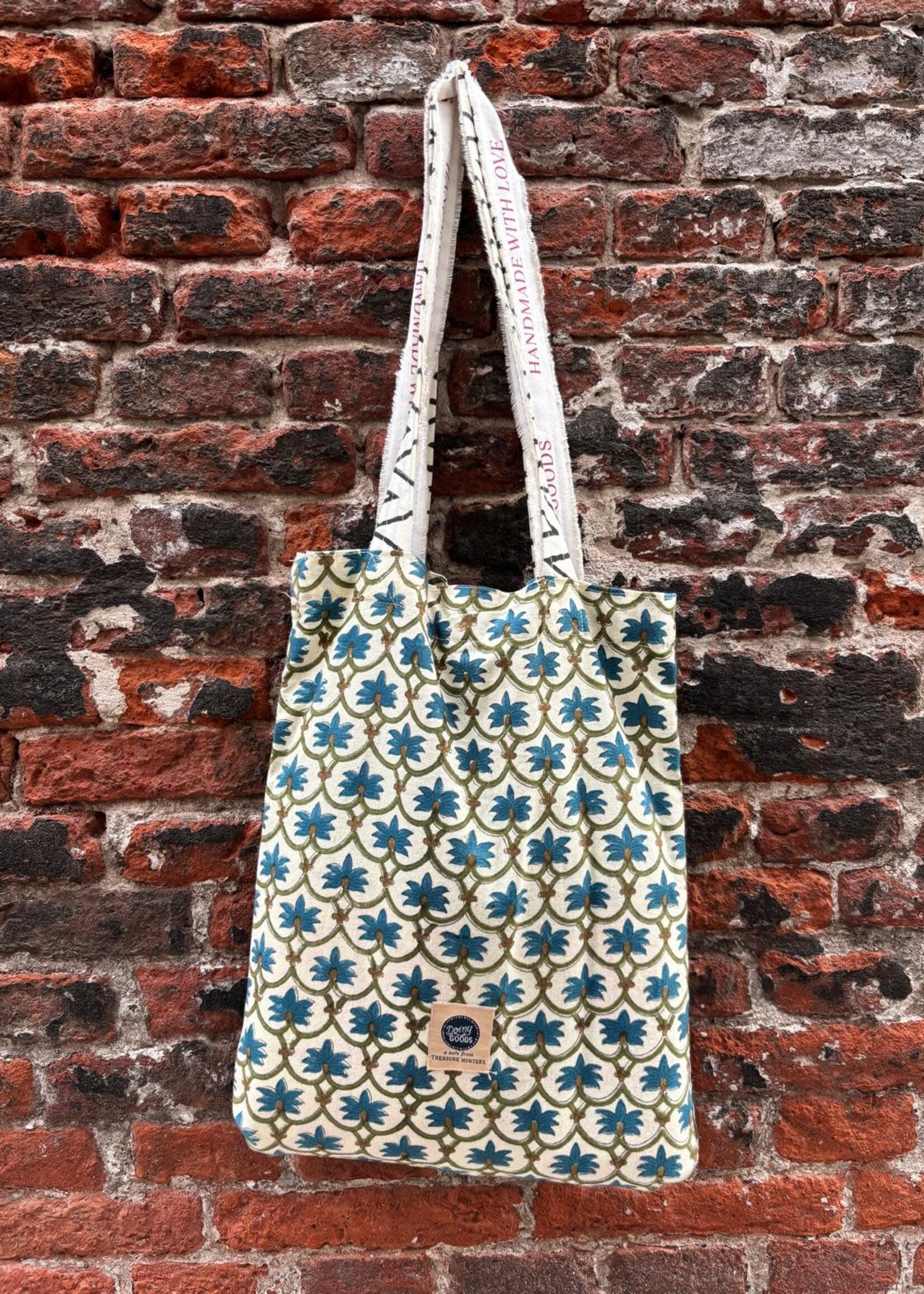 Doing Goods Doing Goods Faina Single Throw in Tote Bag 140 x 220 cm