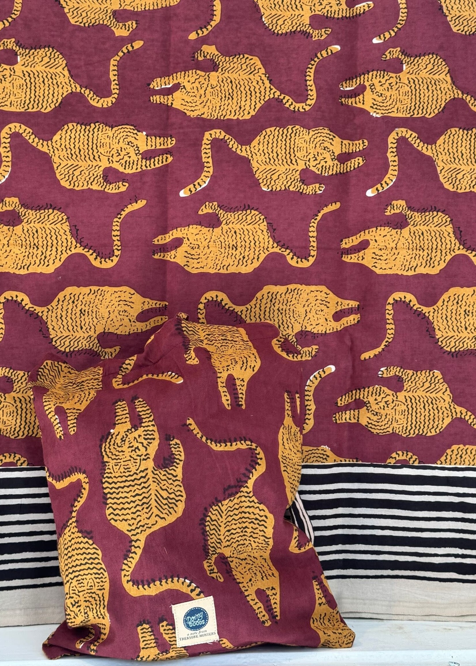 Doing Goods Doing Goods Tiger Single Throw in Tote Bag 140 x 220 cm