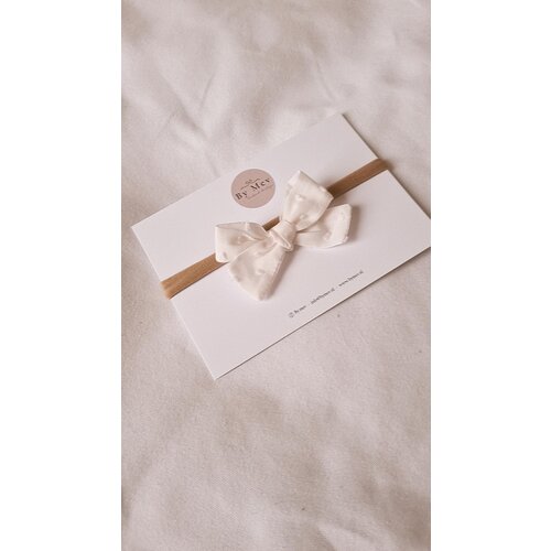 By Mev Haarband Little Valerie Dobby White By Mev Haarband Little Valerie Dobby White