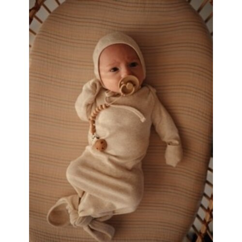 Mushie Ribbed Knotted Baby Gown Slaapzak - Ivory