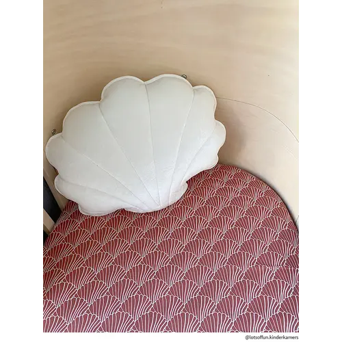 Swedish Linens Ledikant hoeslaken | Seashells | Burgundy Swedish Linens Ledikant hoeslaken | Seashells | Burgundy