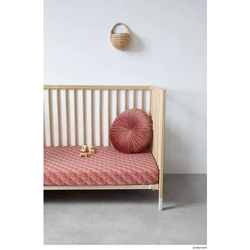 Swedish Linens Ledikant hoeslaken | Seashells | Burgundy Swedish Linens Ledikant hoeslaken | Seashells | Burgundy
