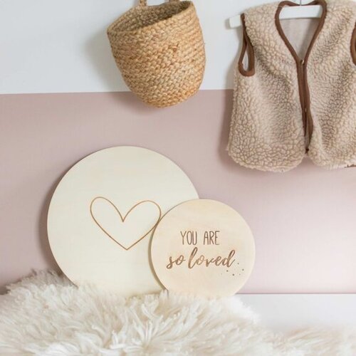 Fien & Feau Houten Muur Cirkel - You are so loved - 12 cm Fien & Feau Houten Muur Cirkel - You are so loved - 12 cm