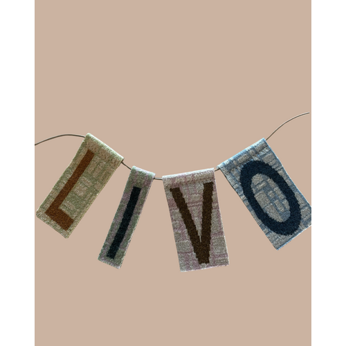 Linedyr Naamslinger met Gebreide Letters Linedyr Naamslinger met Gebreide Letters