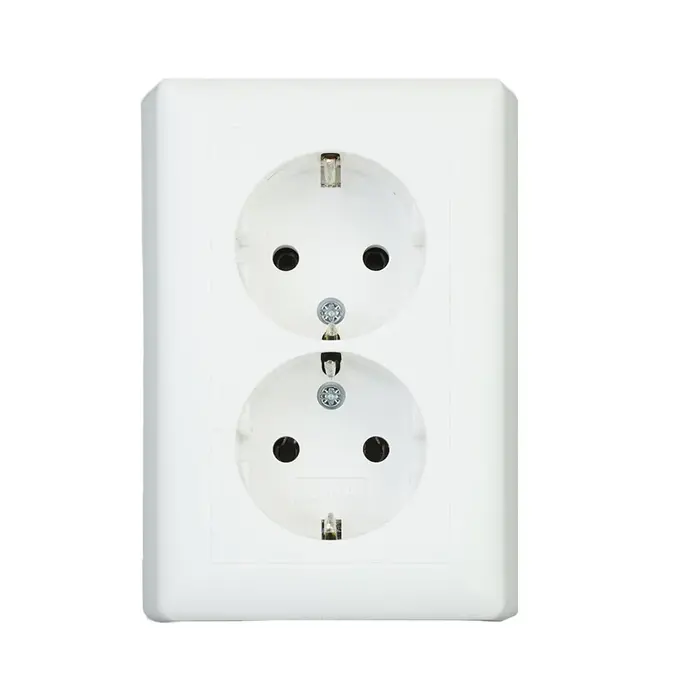 Gira Gira Wandcontactdoos met randaarde 2V Zuiver wit (hagelwit) MAT 078804