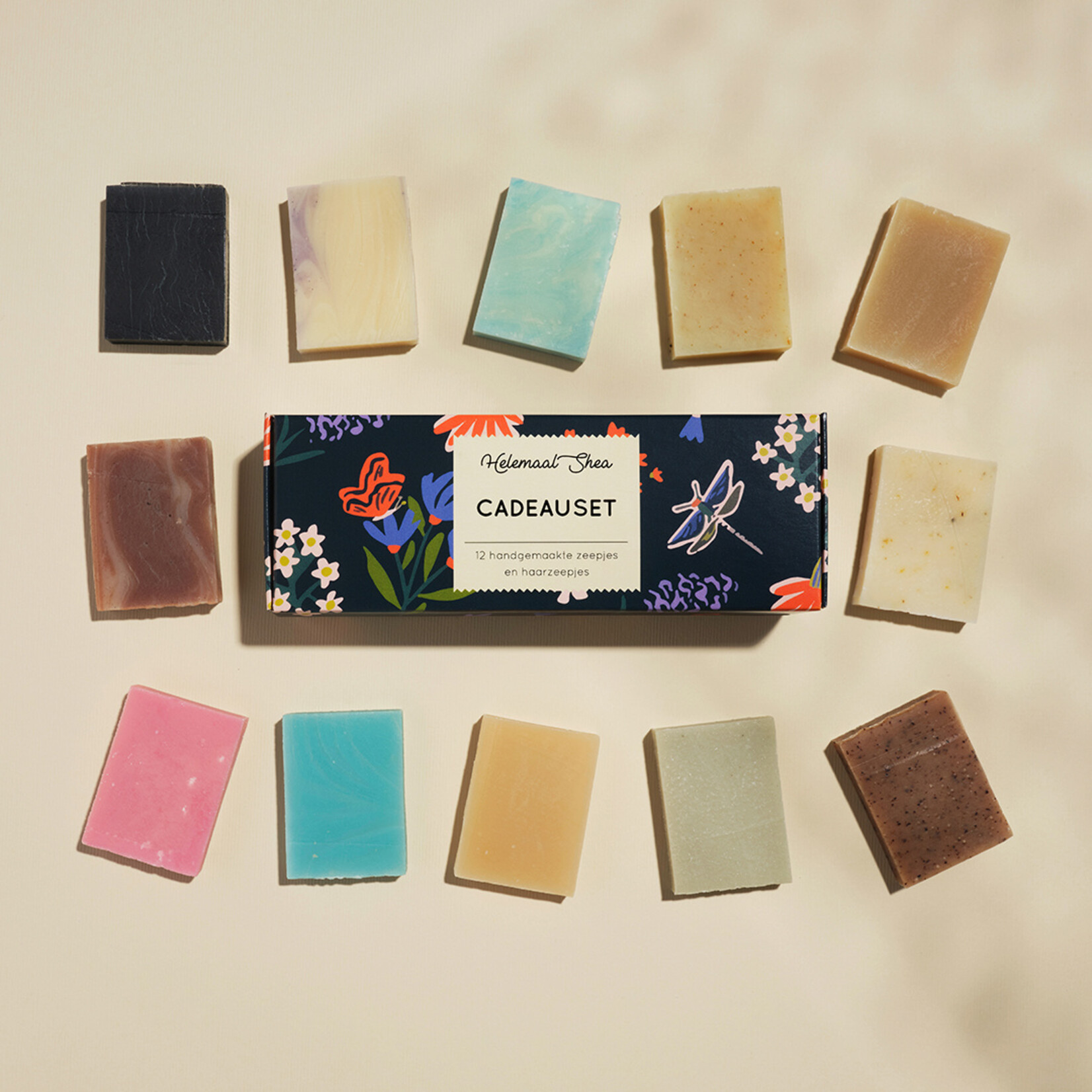 Cadeauset met 12 kleine zeepjes handgemaakte zeepjes.