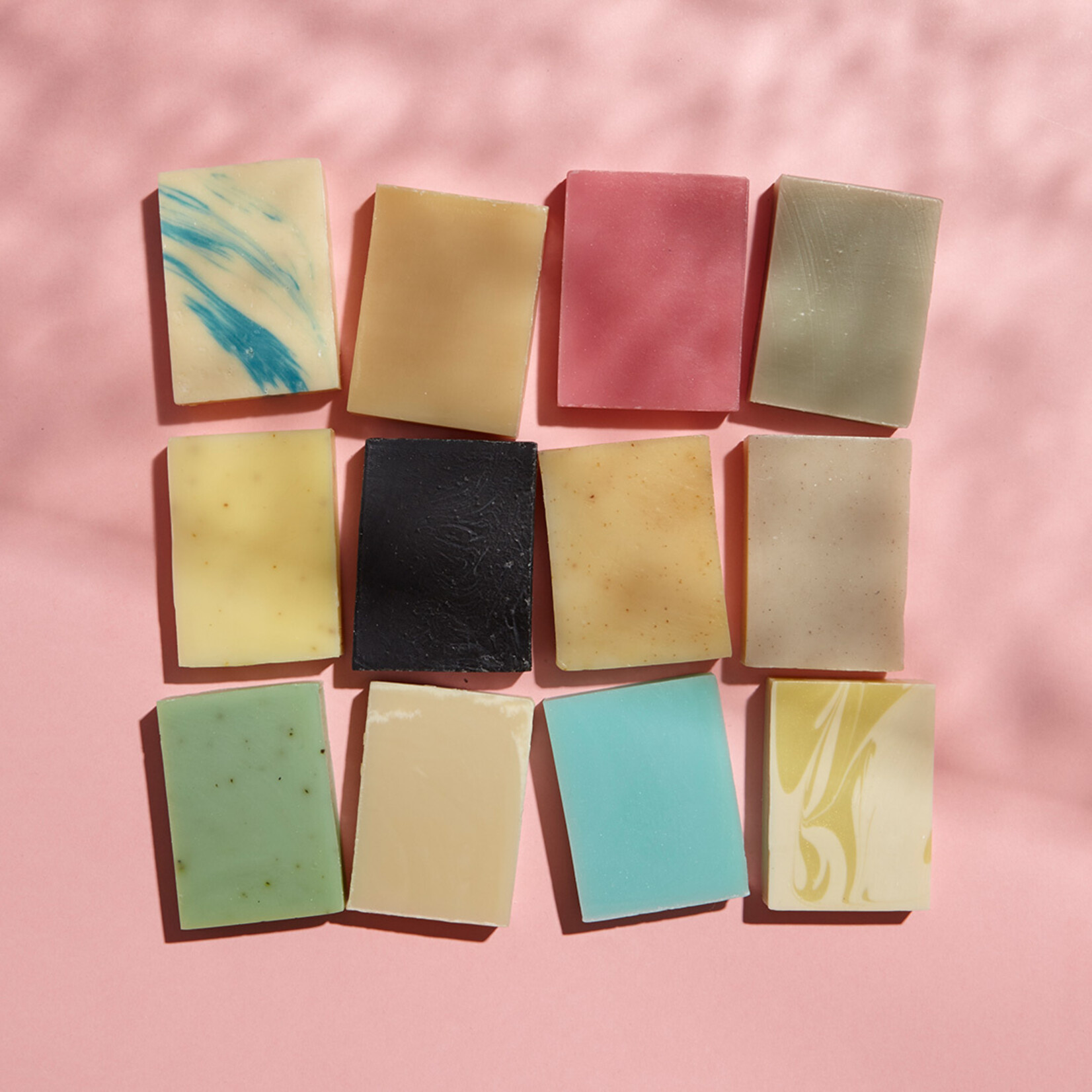 Cadeauset met 12 kleine zeepjes handgemaakte zeepjes.