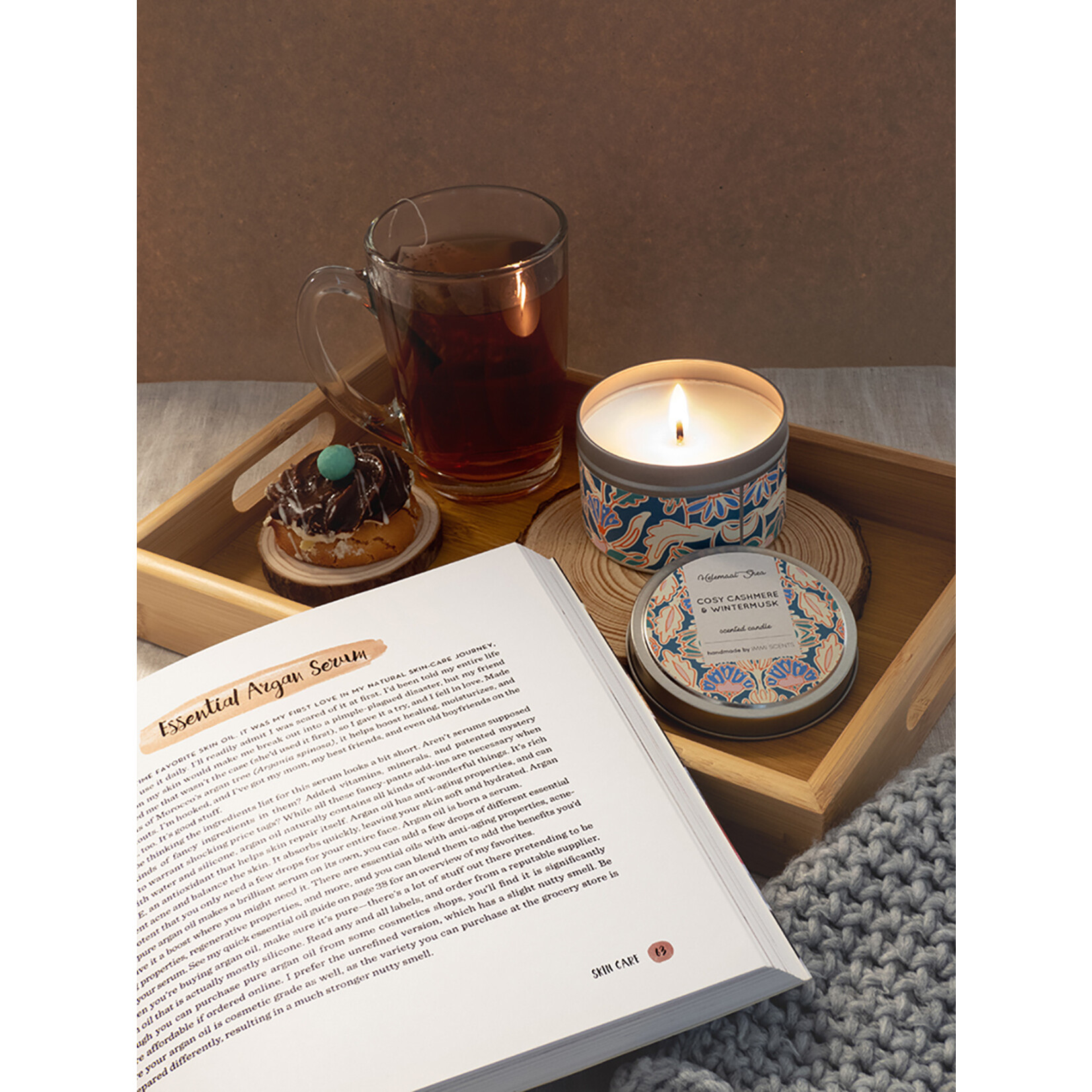 Scented candle - Cozy cashmere & winter musk
