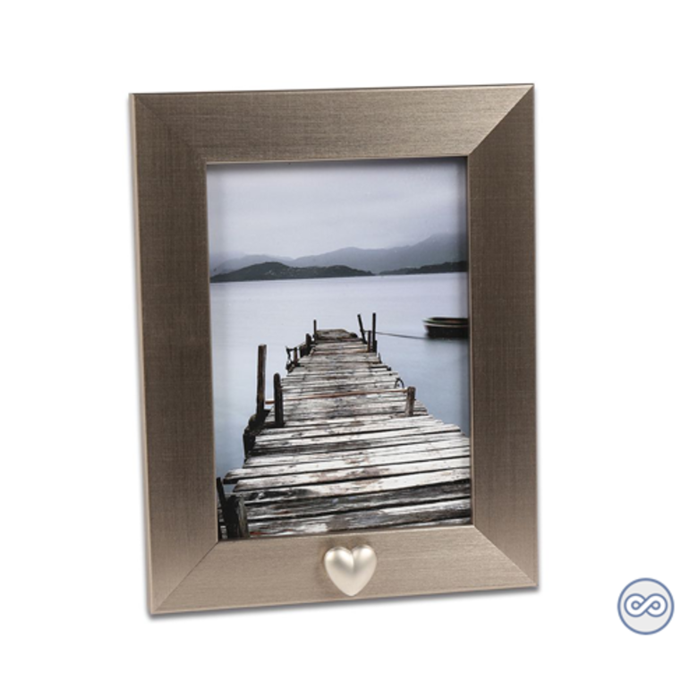 Glanzende fotolijst met hartje voor as