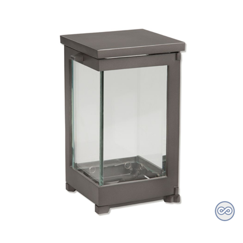 Grijze graflantaarn voor op een graf