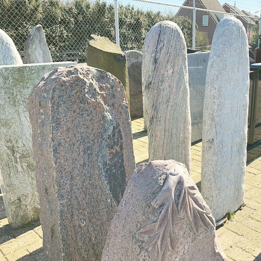 Grafstenen uit voorraad leverbaar