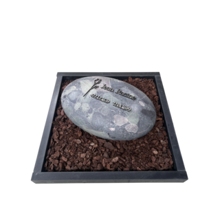 GR02 - Gladde kei met bronzen tekst