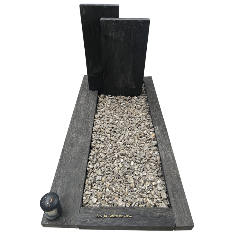 Franse leisteen grafsteen met omranding en dubbele letterplaat