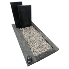 Franse leisteen grafsteen met omranding en dubbele letterplaat