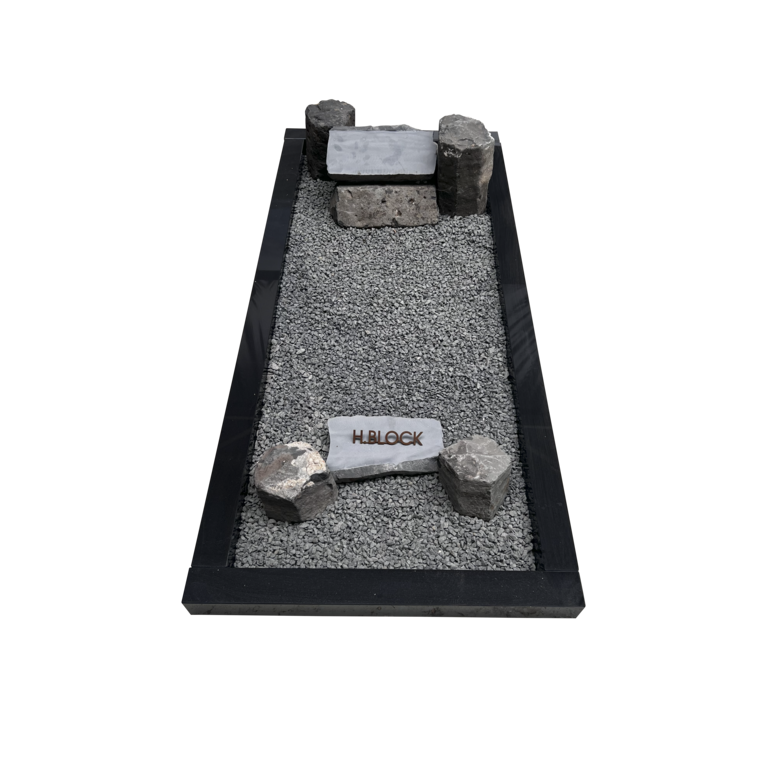 Grafstenen basaltblokken met omranding