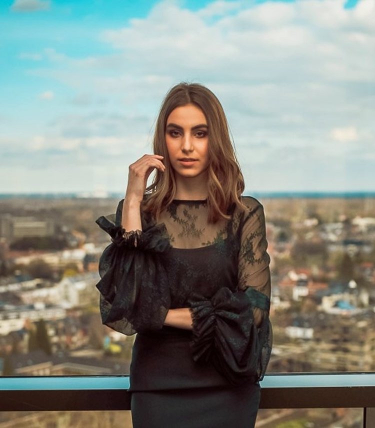 STEFY KANT BLOESJE DONKER GROEN