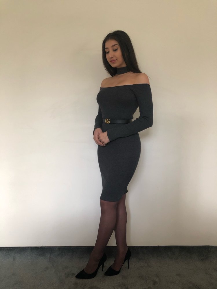 NINA JURK  GRIJS