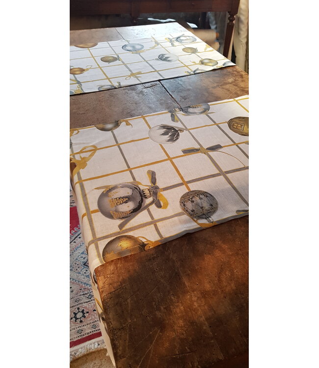 Le grenier du lin chemin de table boules de noël
