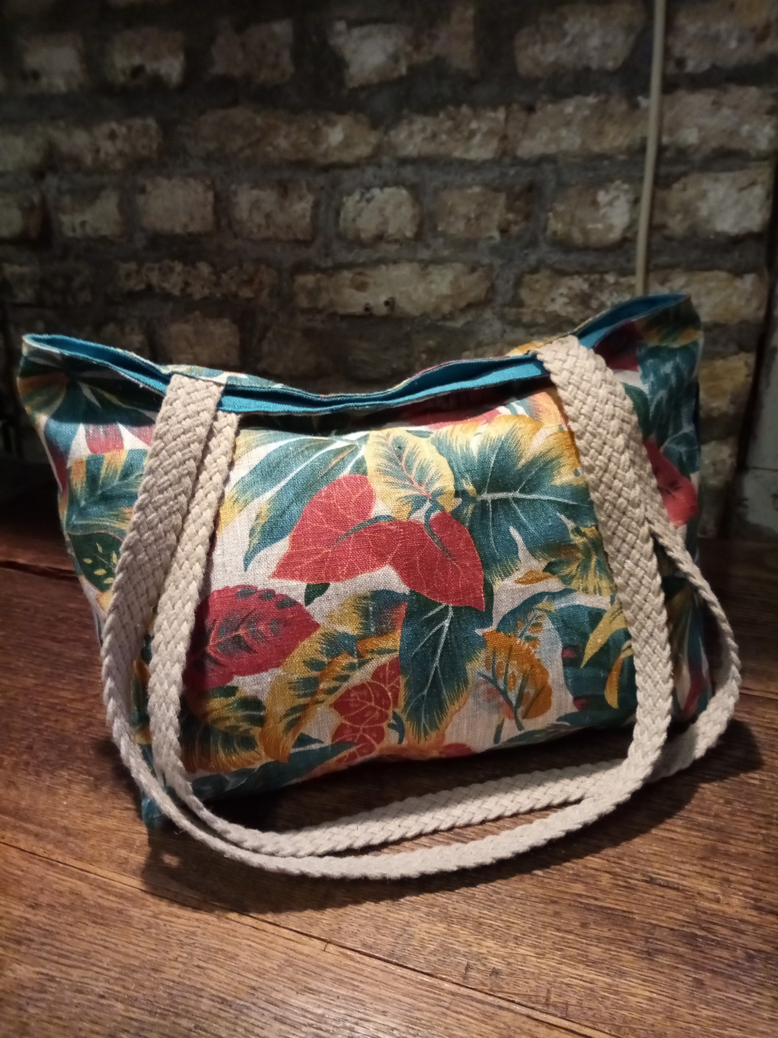 Le grenier du lin Linen handbag in coloured foliage