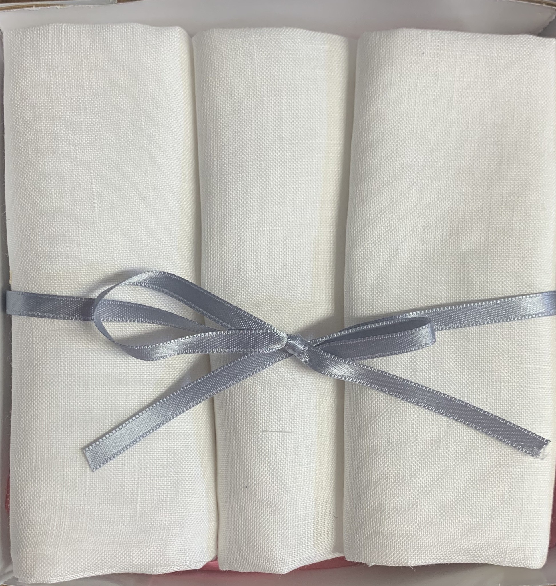 Le grenier du lin White linen handkerchiefs