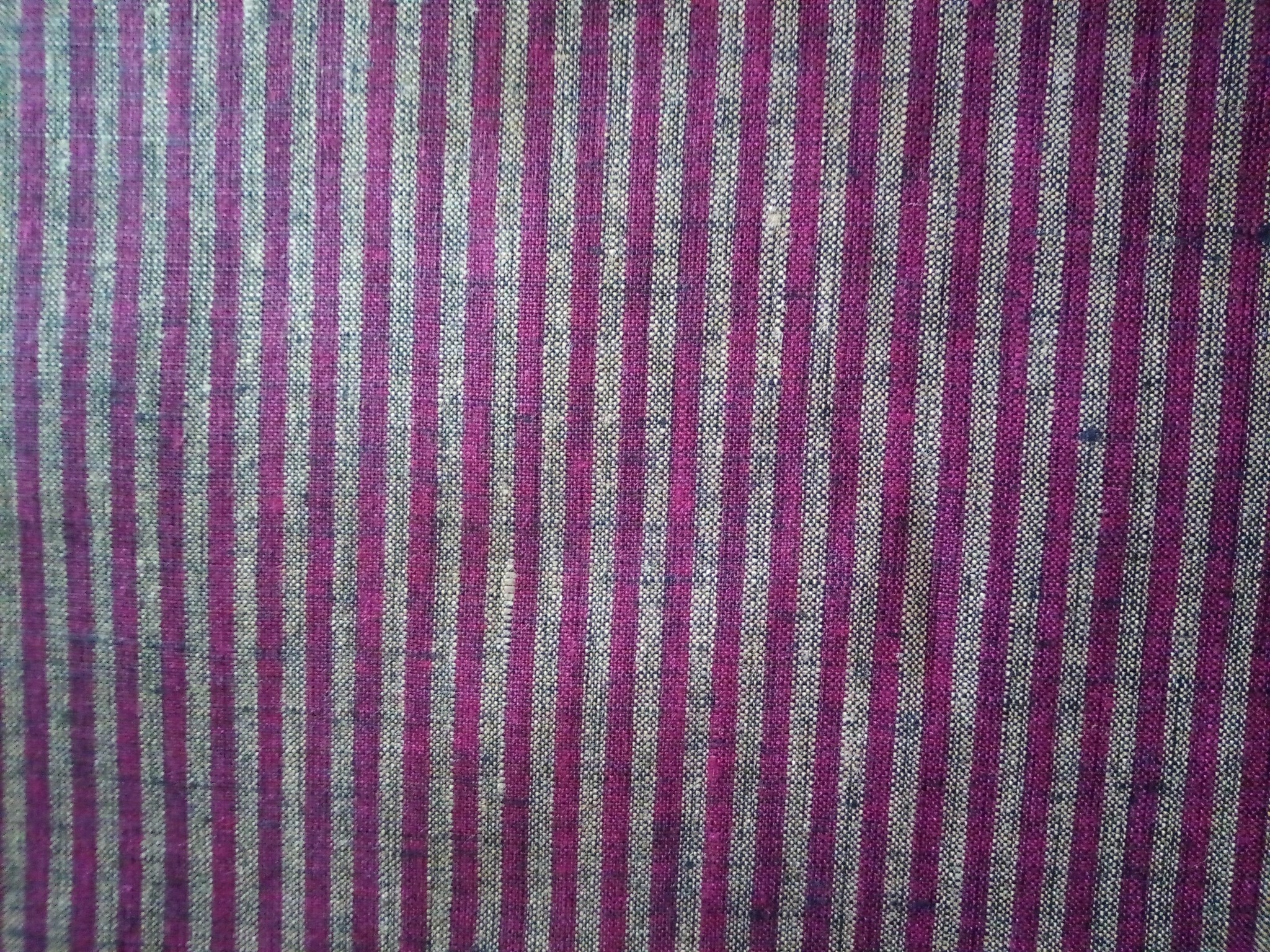 Tissu en lin rayé violet