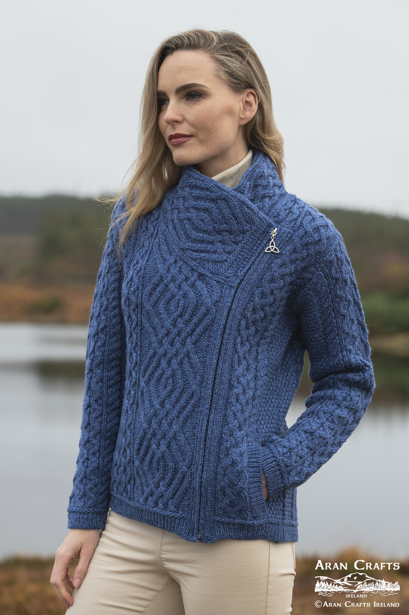 aran craft Cardigan  irlandais avec Zip sur le coté Z4630