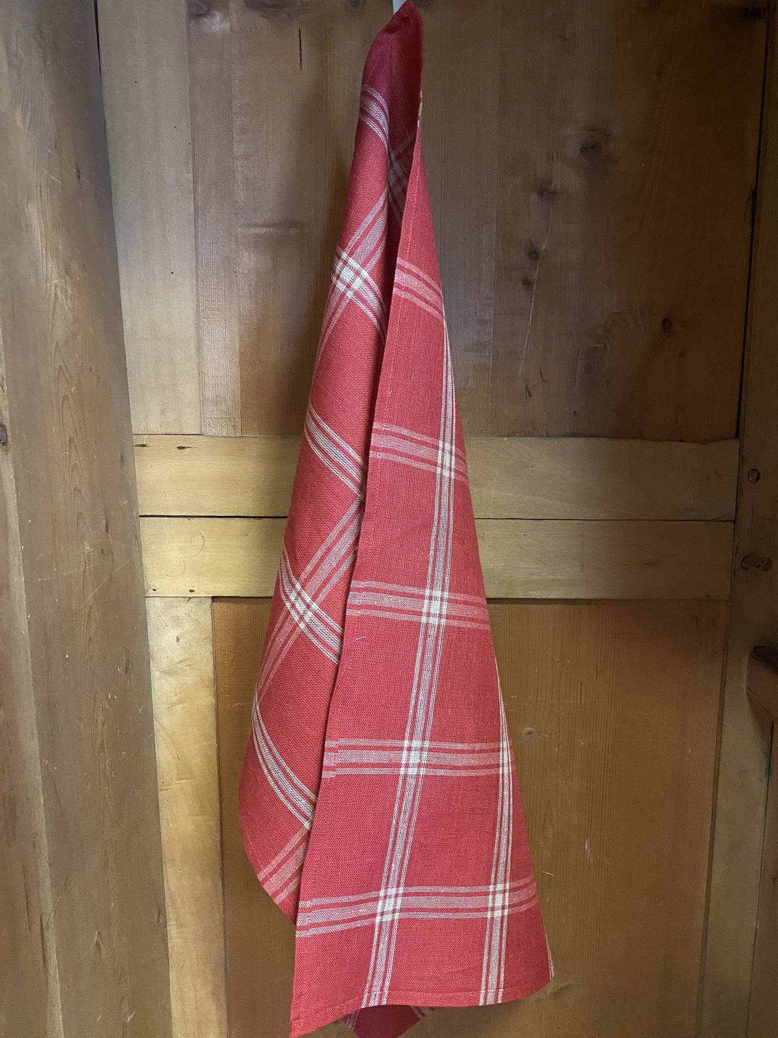 Linen tea towel with check pattern