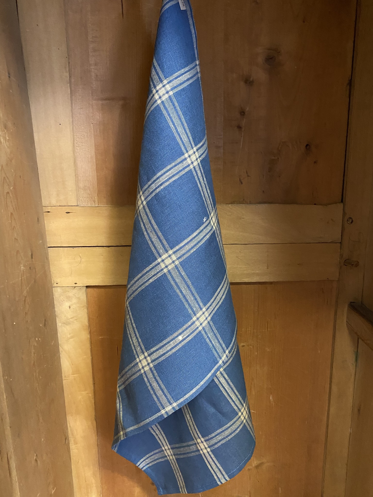Linen tea towel with check pattern