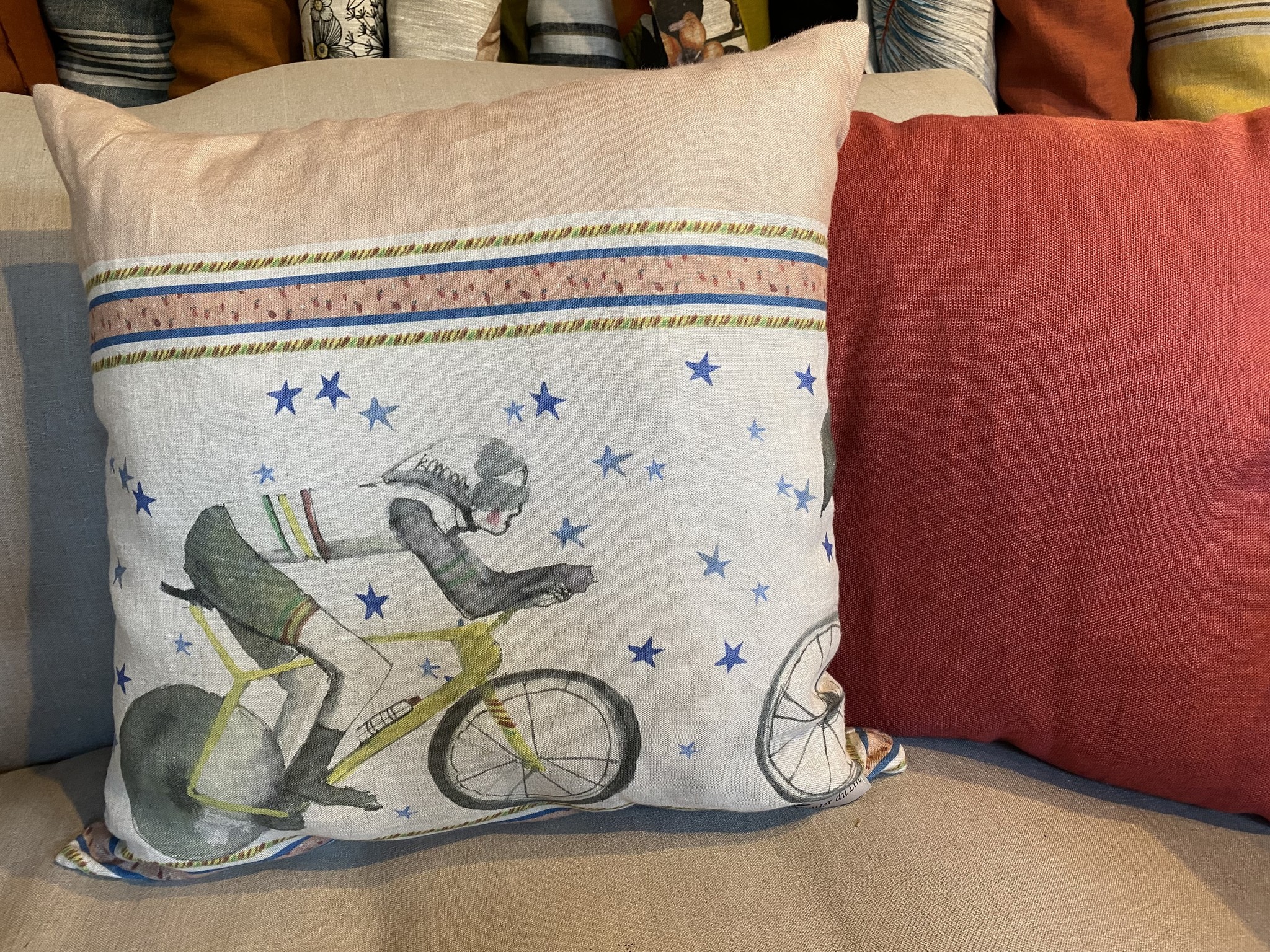 Le grenier du lin linen cushion cyclist