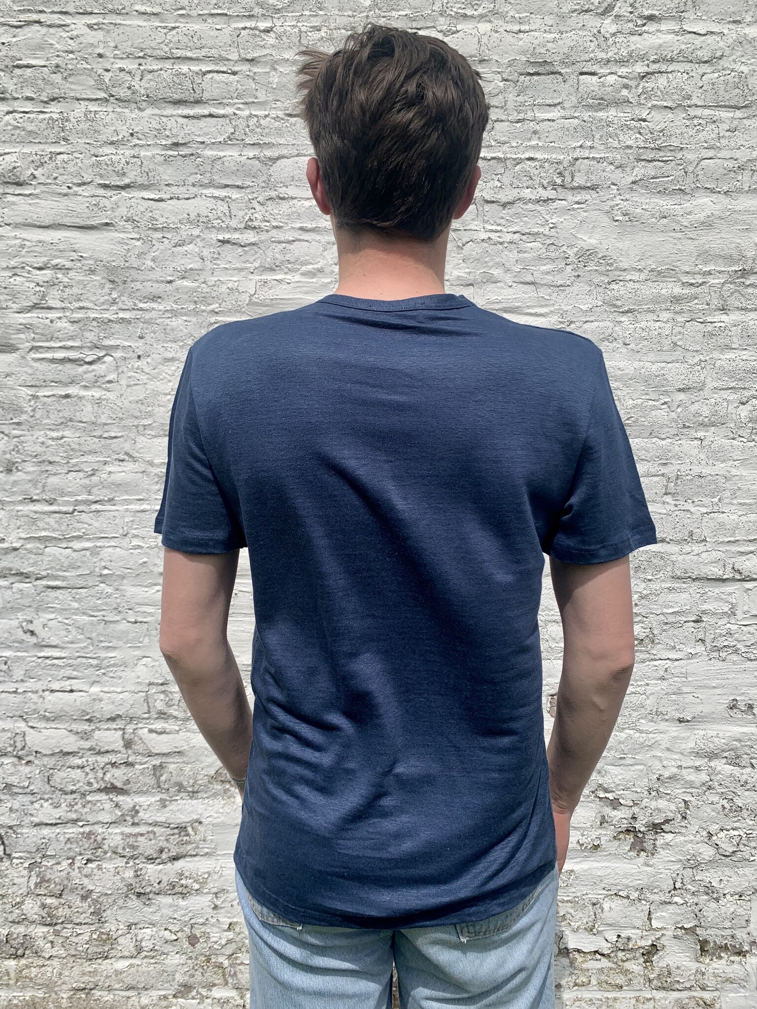 Men's linen knitted T-shirt with navy round neck