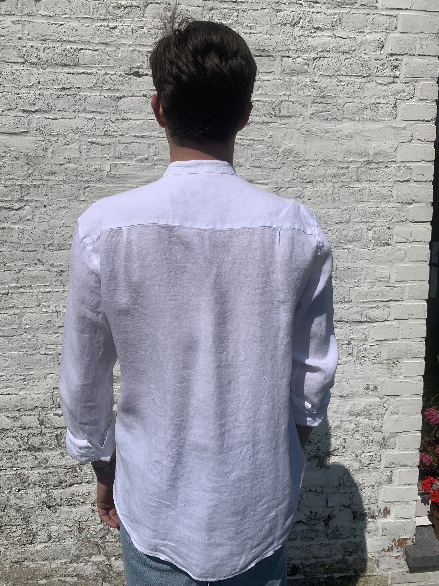 Le grenier du lin Shirt met lange mouwen en witte officierskraag