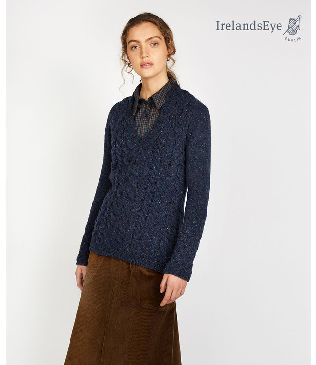 Irelandseye "HORSESHOES / A644" Irish V-neck jumper