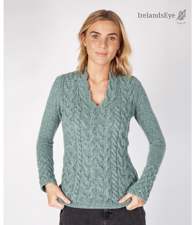 Irelandseye "HORSESHOES / A644" Irish V-neck jumper