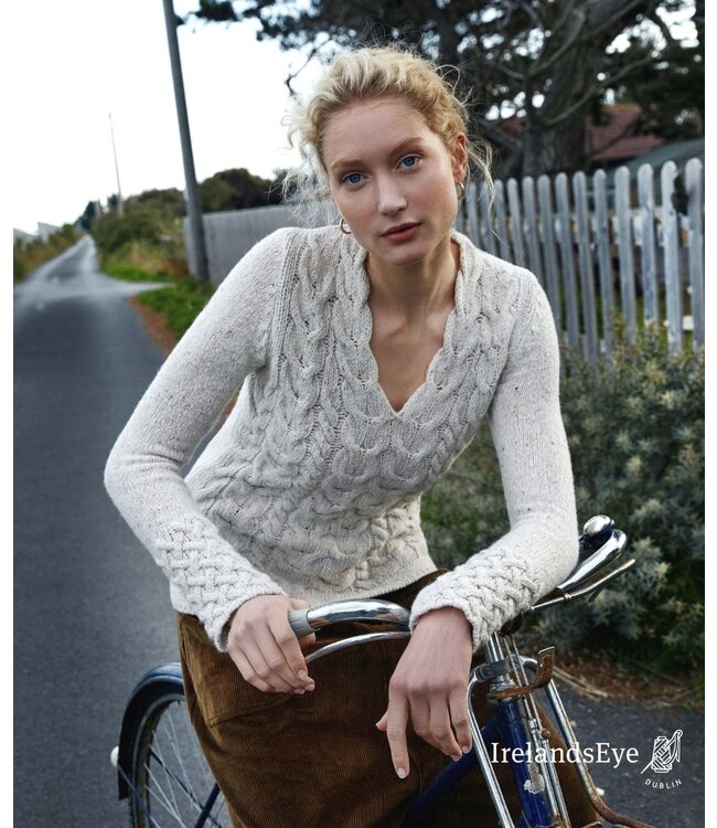 Irelandseye "HORSESHOES / A644" Irish V-neck jumper