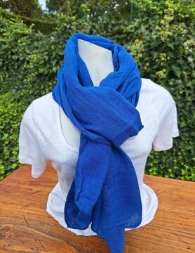 Mixed scarf in royal blue linen