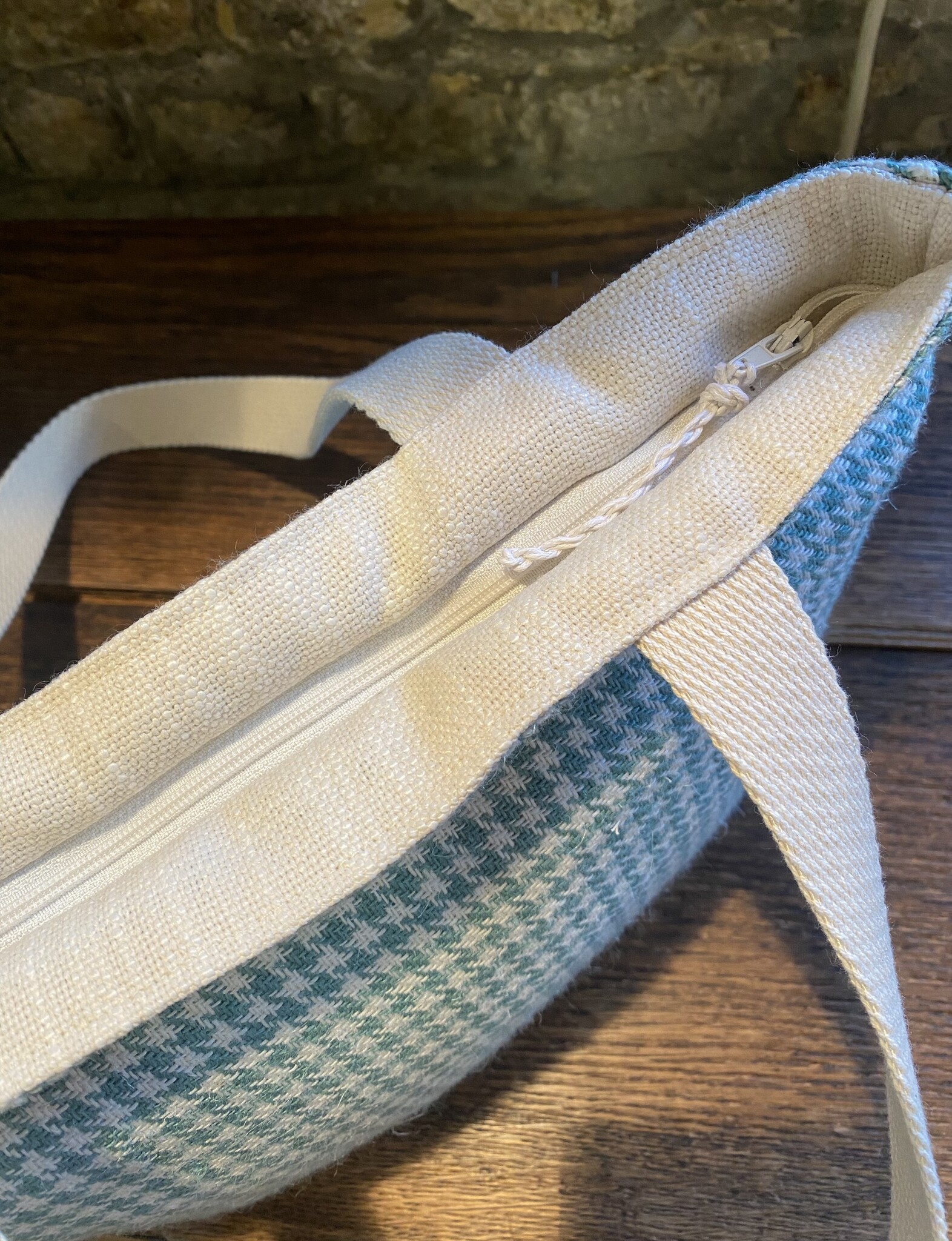 Le grenier du lin houndstooth celadon linen handbag