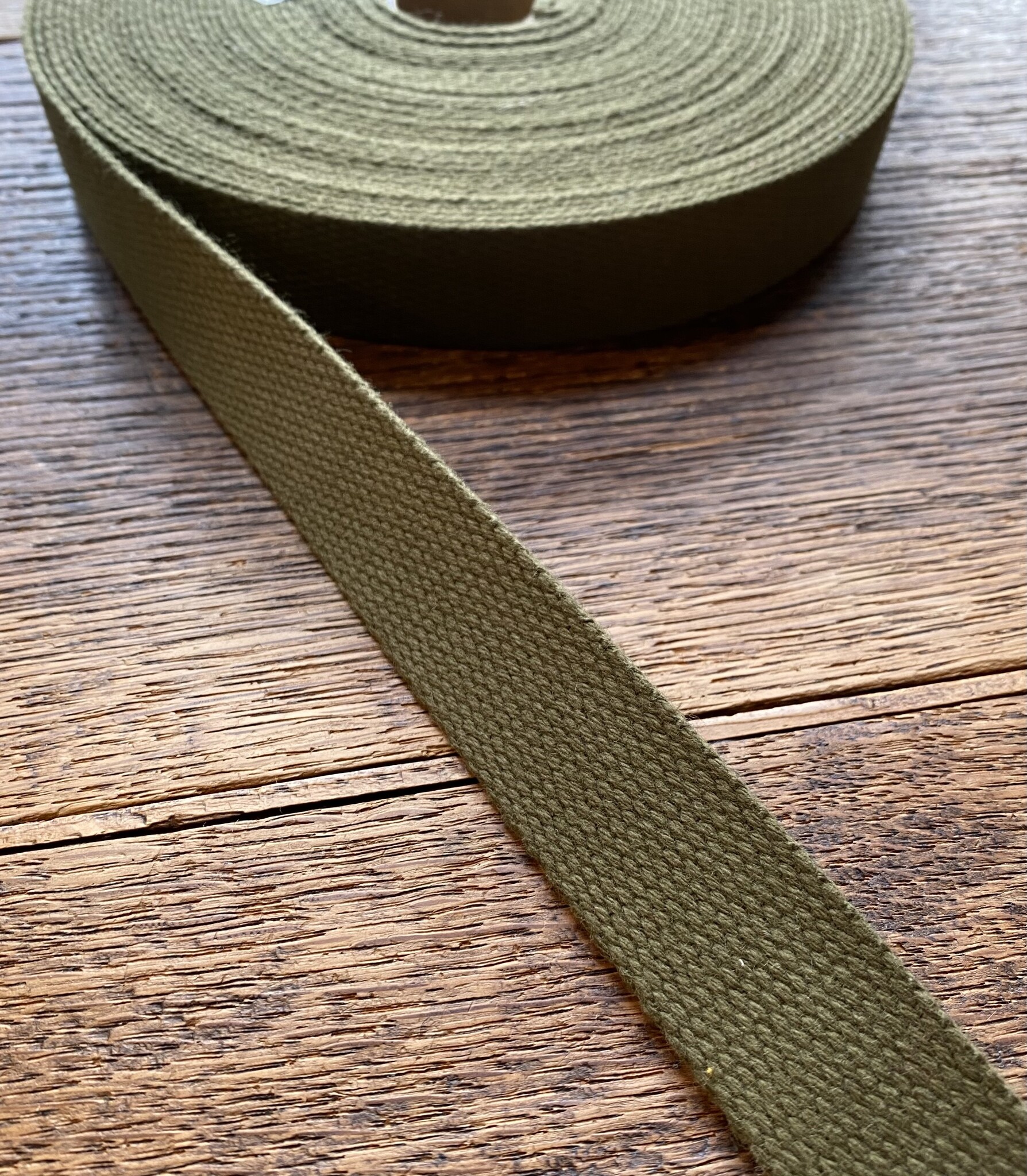 Le grenier du lin khaki-coloured strap