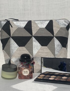 Le grenier du lin geometric toiletry bag