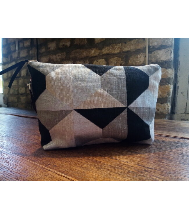 Le grenier du lin geometric toiletry bag