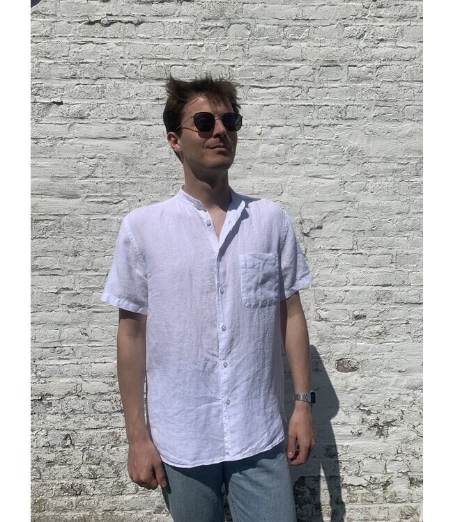 Le grenier du lin White linen/cotton shirt with officer collar, short sleeves