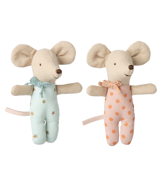 Souris jumeaux en lin dans leur boite