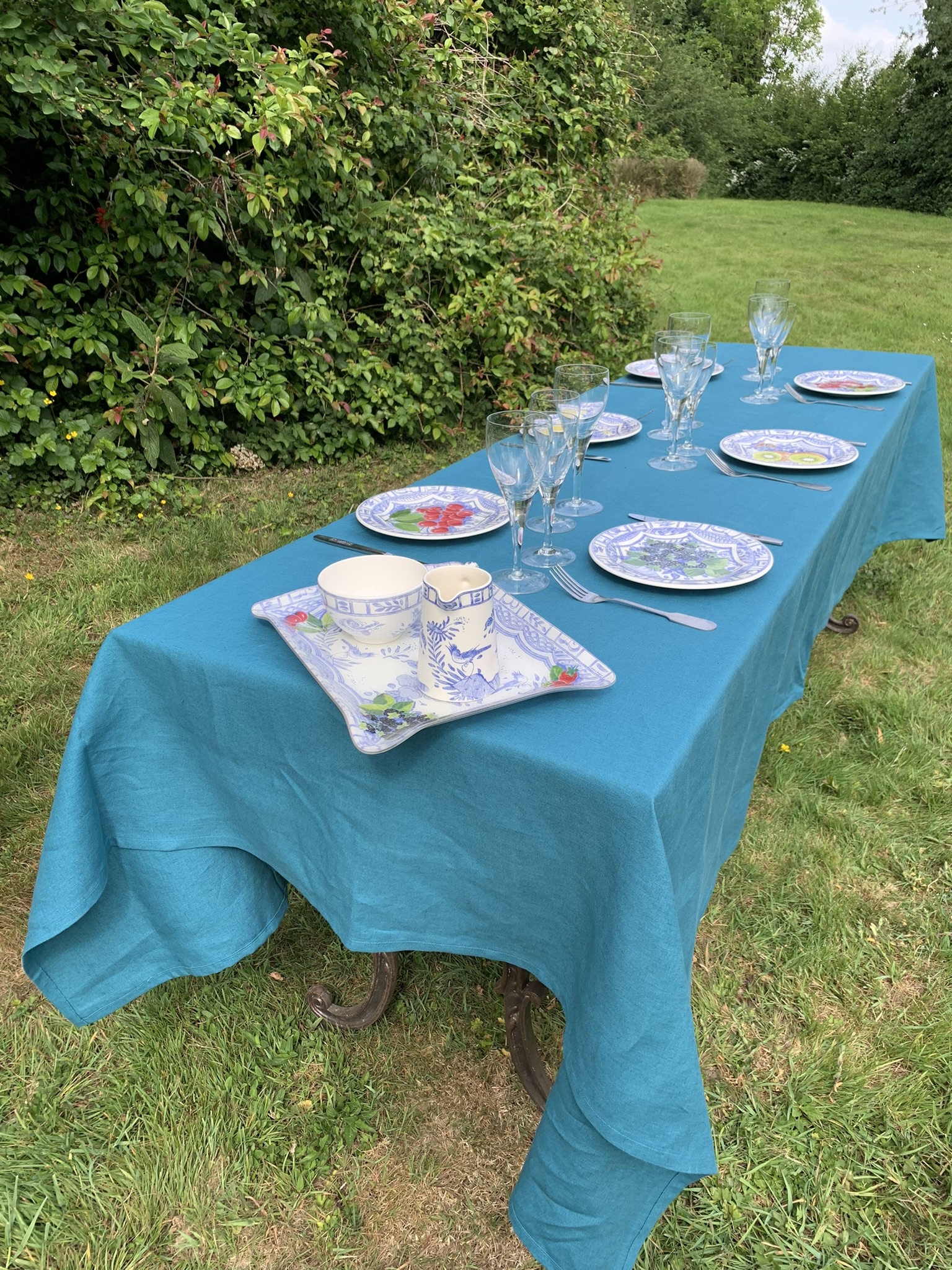 Comment bien choisir sa nappe en lin (tailles, formes, conseils)