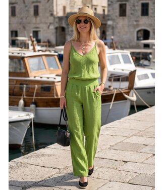 aniseed-coloured linen trousers