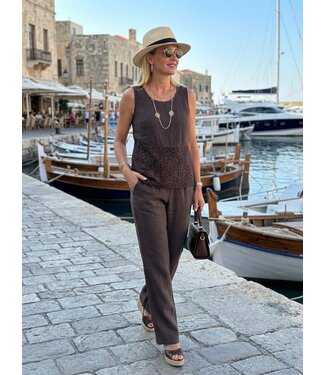 brown linen trousers